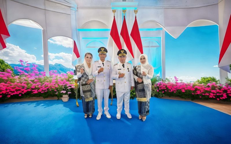 Foto Keluarga Bupati Dan Wakil Bupati Bolmut Bersama Istri Usai Pelantikan